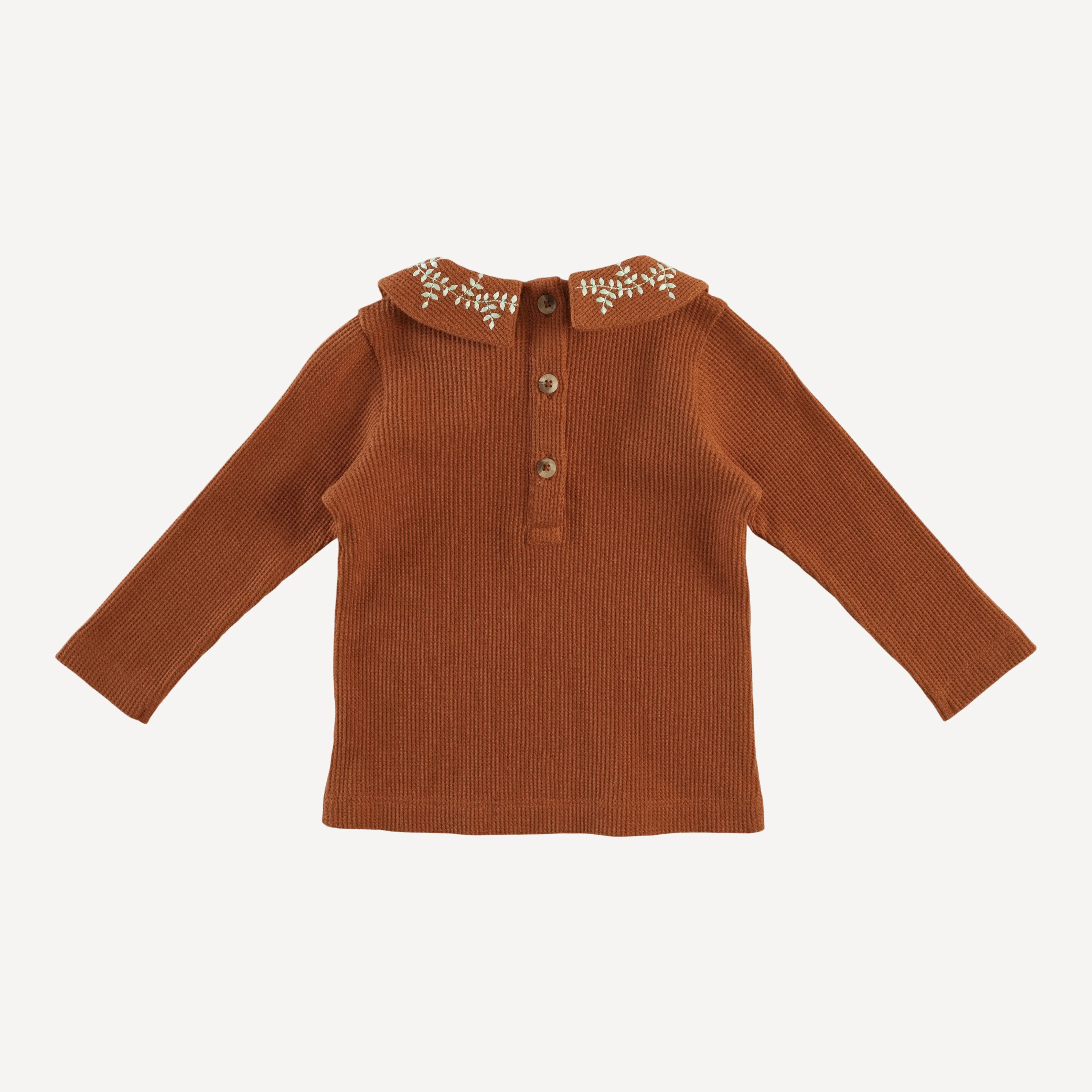 long sleeve leaf embroidered peter pan tee | brown sugar | organic cotton thermal